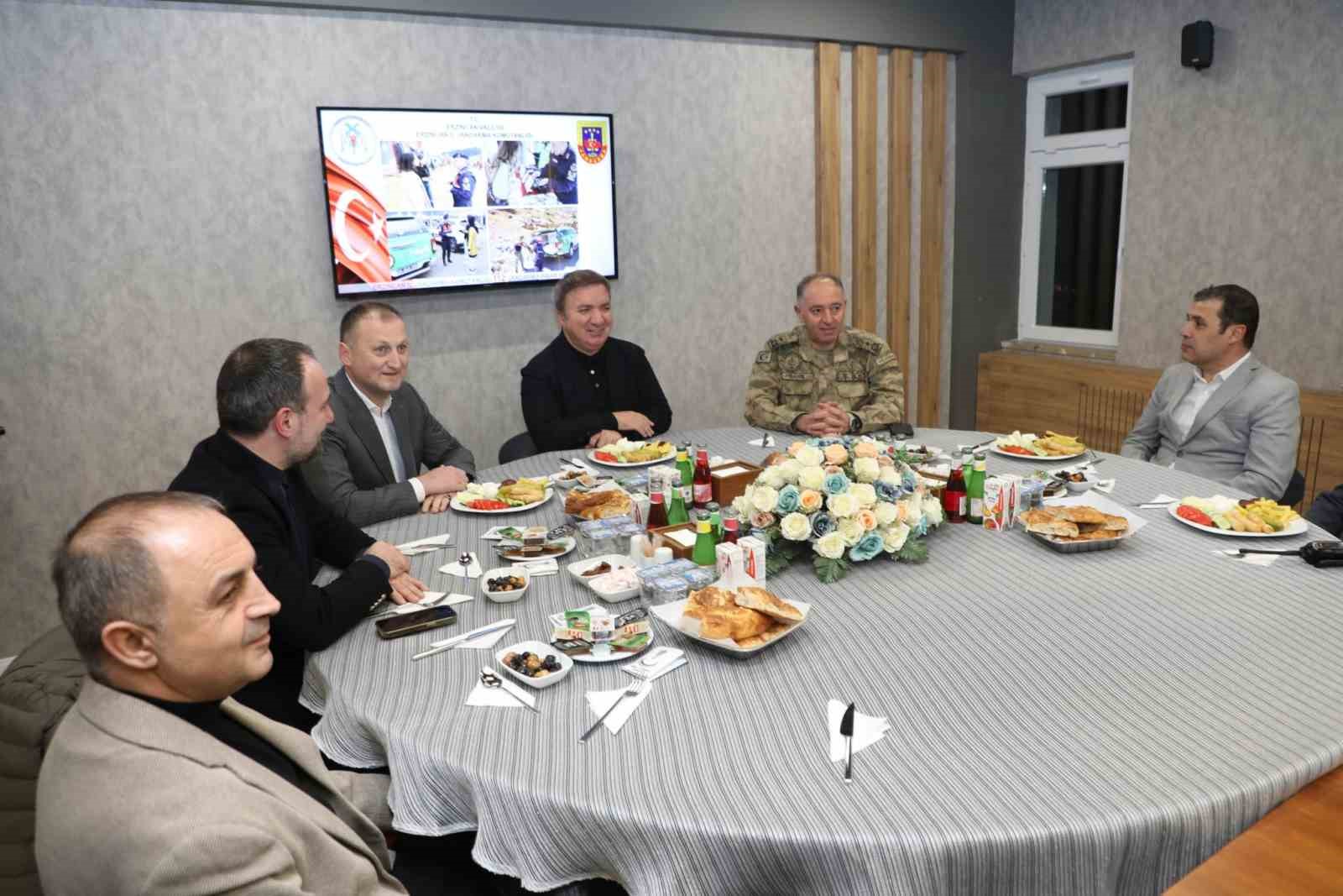 Vali Aydoğdu Mehmet&ccedil;ik ile sahur yaptı
