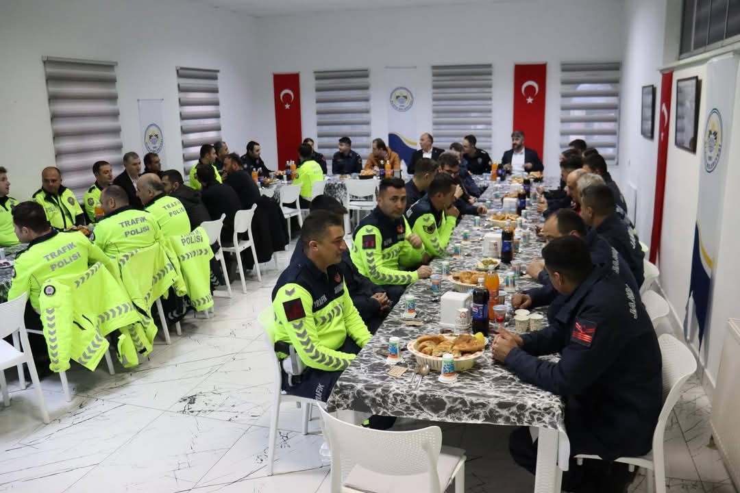 Kaymakam Tok ve Başkan Arslan, polis ve jandarma personelleriyle iftarda buluştu
