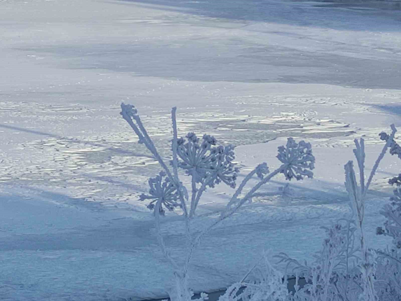 Göle eksi 18,5 derece ile dondu