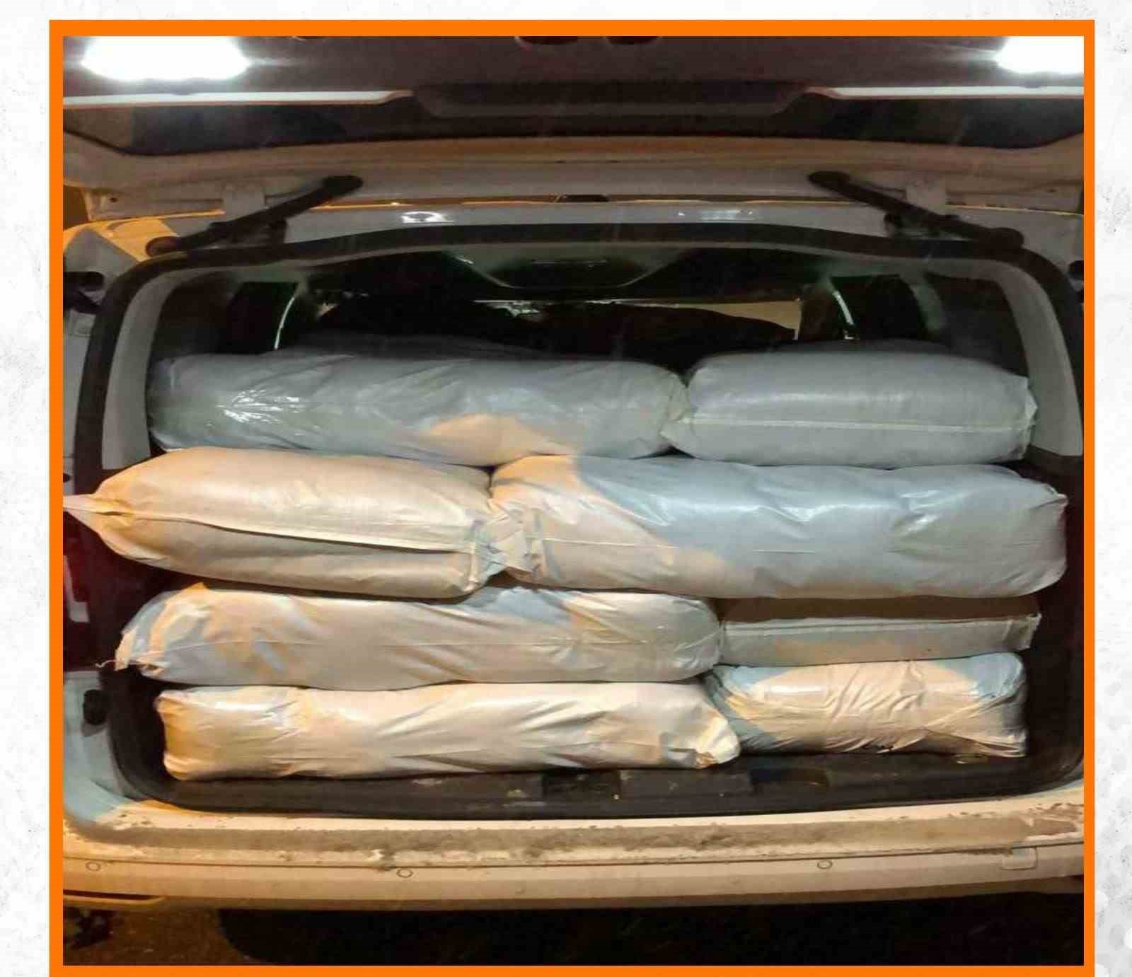 Şüpheli araçta kaçak tütün ele geçirildi