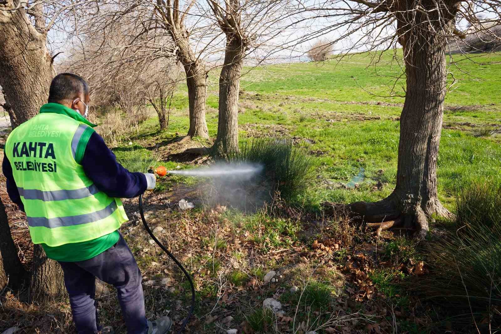 Kahta Belediyesi, ila&ccedil;lama &ccedil;alışmalarına devam ediyor
