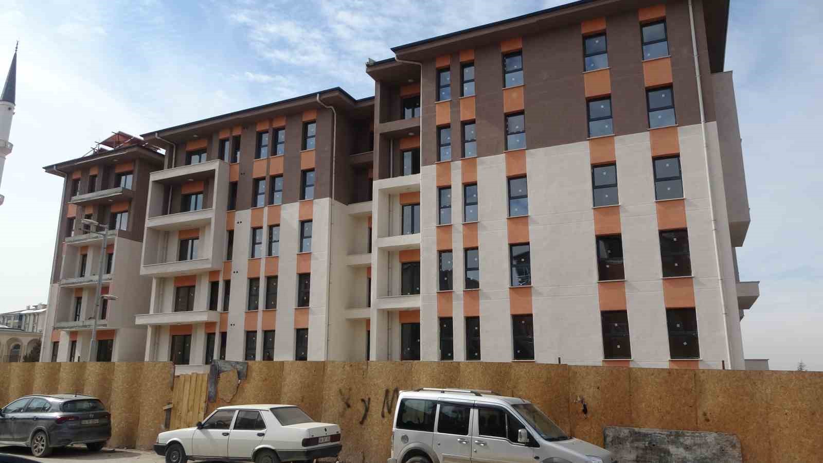 700’den fazla dairenin bulunduğu ’Yeşil Evler’de yeni bir yaşam merkezi inşa edildi