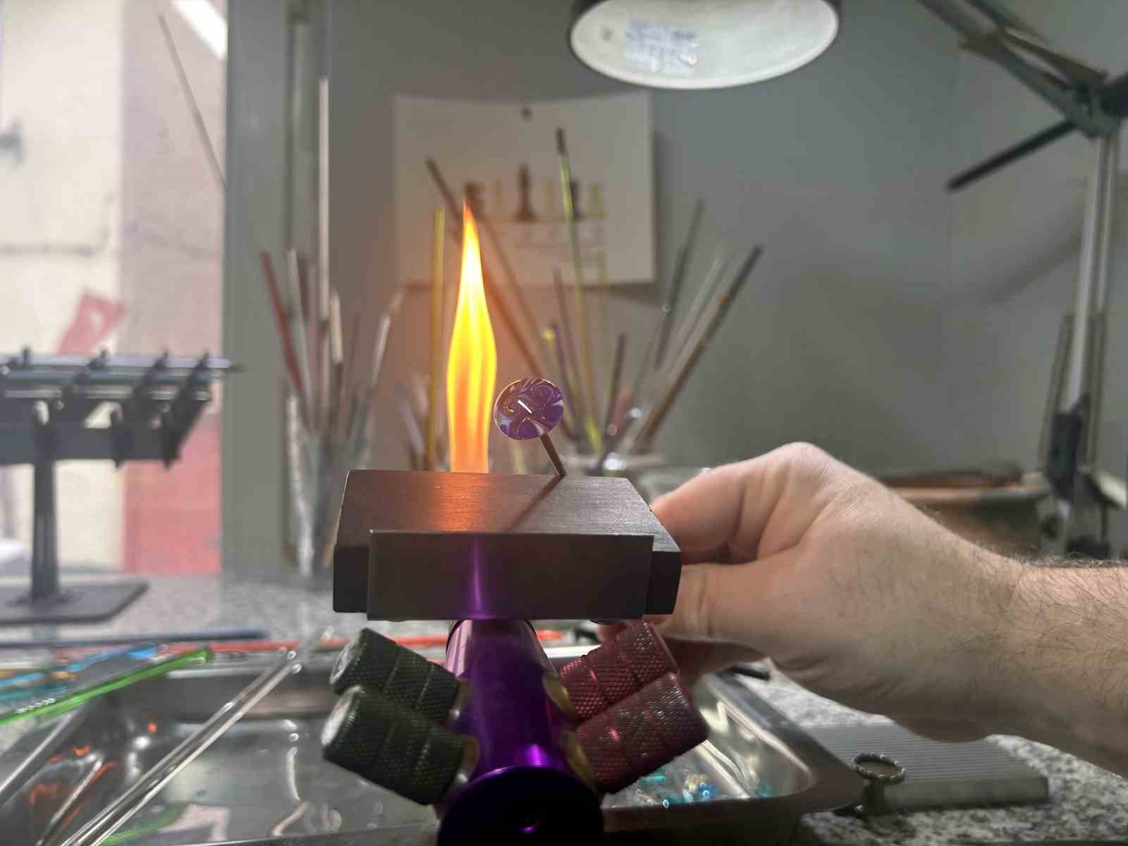 Bin 400 derecede işlenen cam sanatı Eskişehir&rsquo;den d&uuml;nyaya taşınıyor
