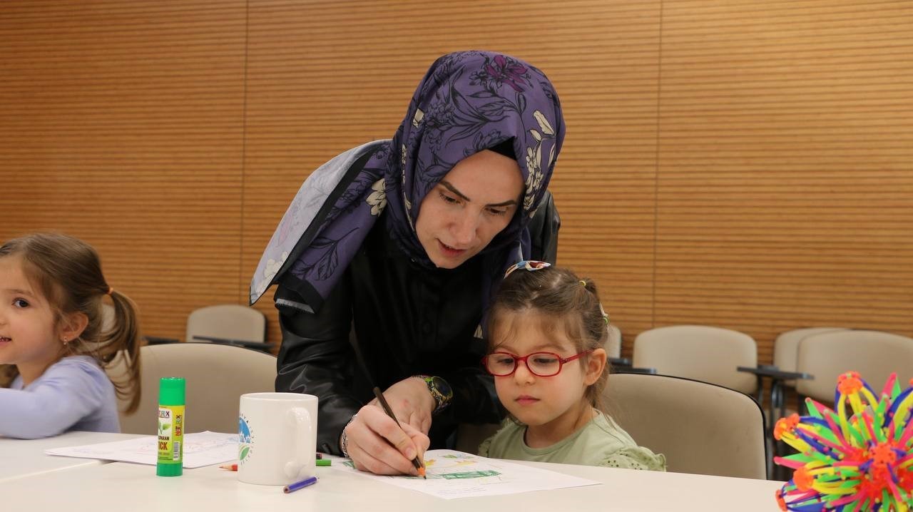 Minikler bu at&ouml;lyede sanatla duygusal ve zihinsel keşfe &ccedil;ıkacak
