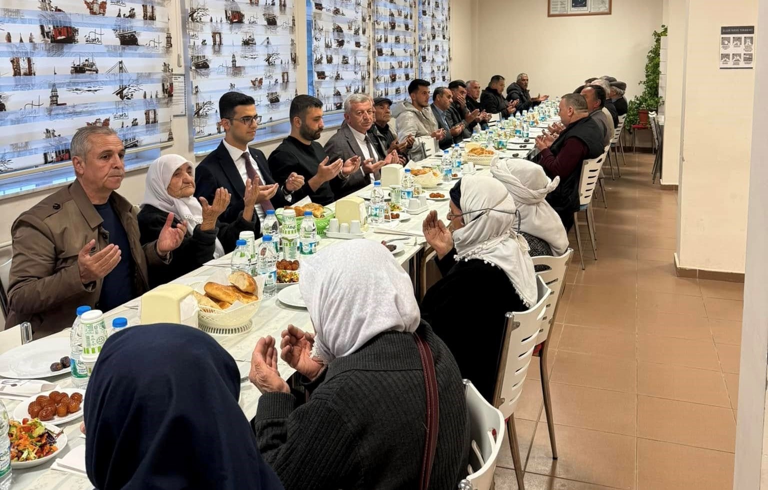 Kaymakam Çelik, 65 yaş üstü ailelerle iftarda buluştu