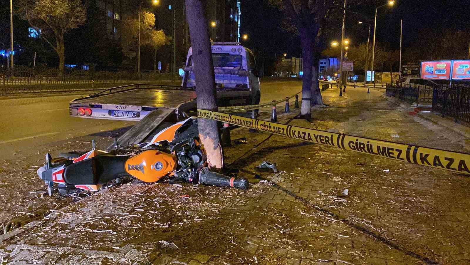 Konya’da ağaca çarparak ağır yaralanan motosikletin sürücüsü hayatını kaybetti