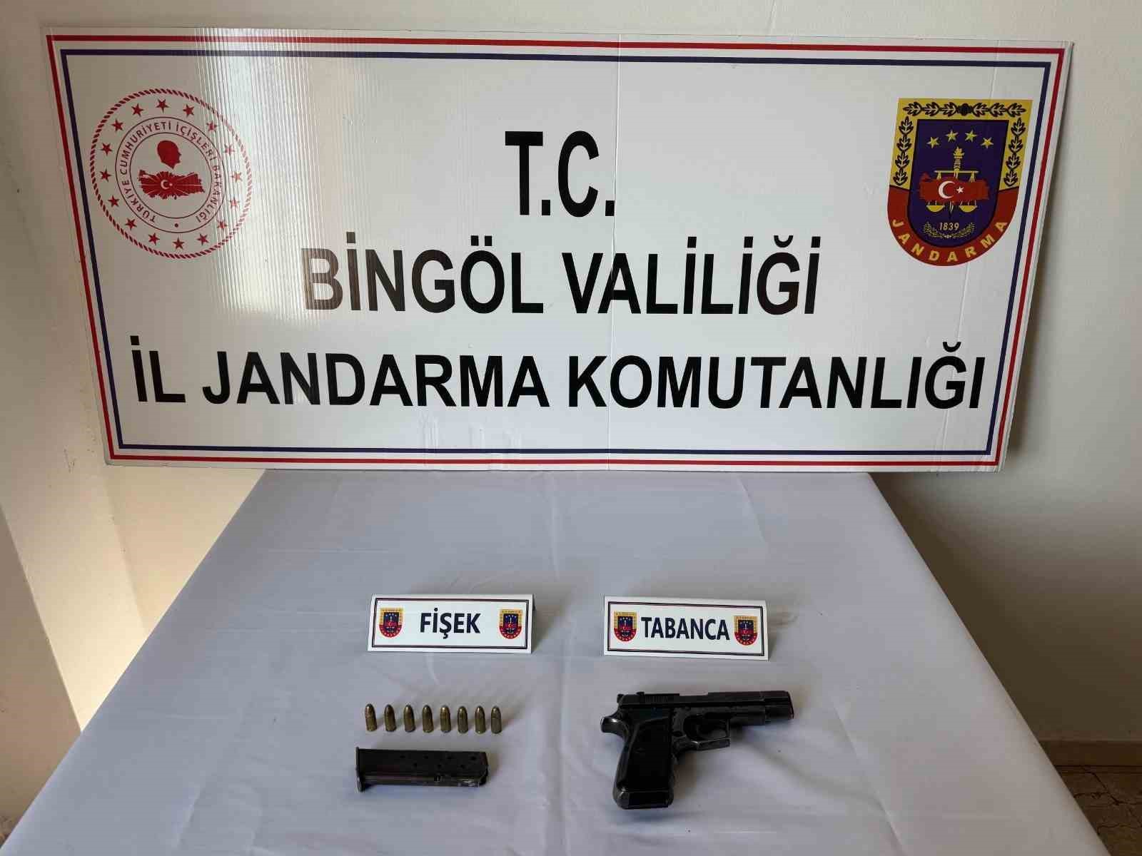 Bingöl’de ruhsatsız silah ve uyuşturucu madde ele geçirildi