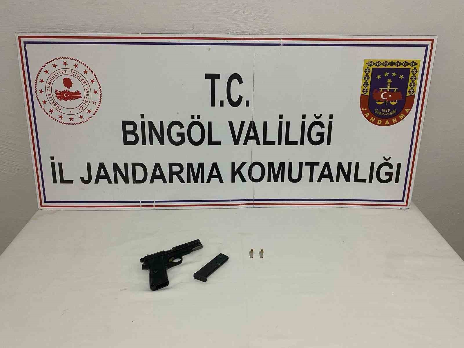 Bing&ouml;l&rsquo;de ruhsatsız silah ve uyuşturucu madde ele ge&ccedil;irildi
