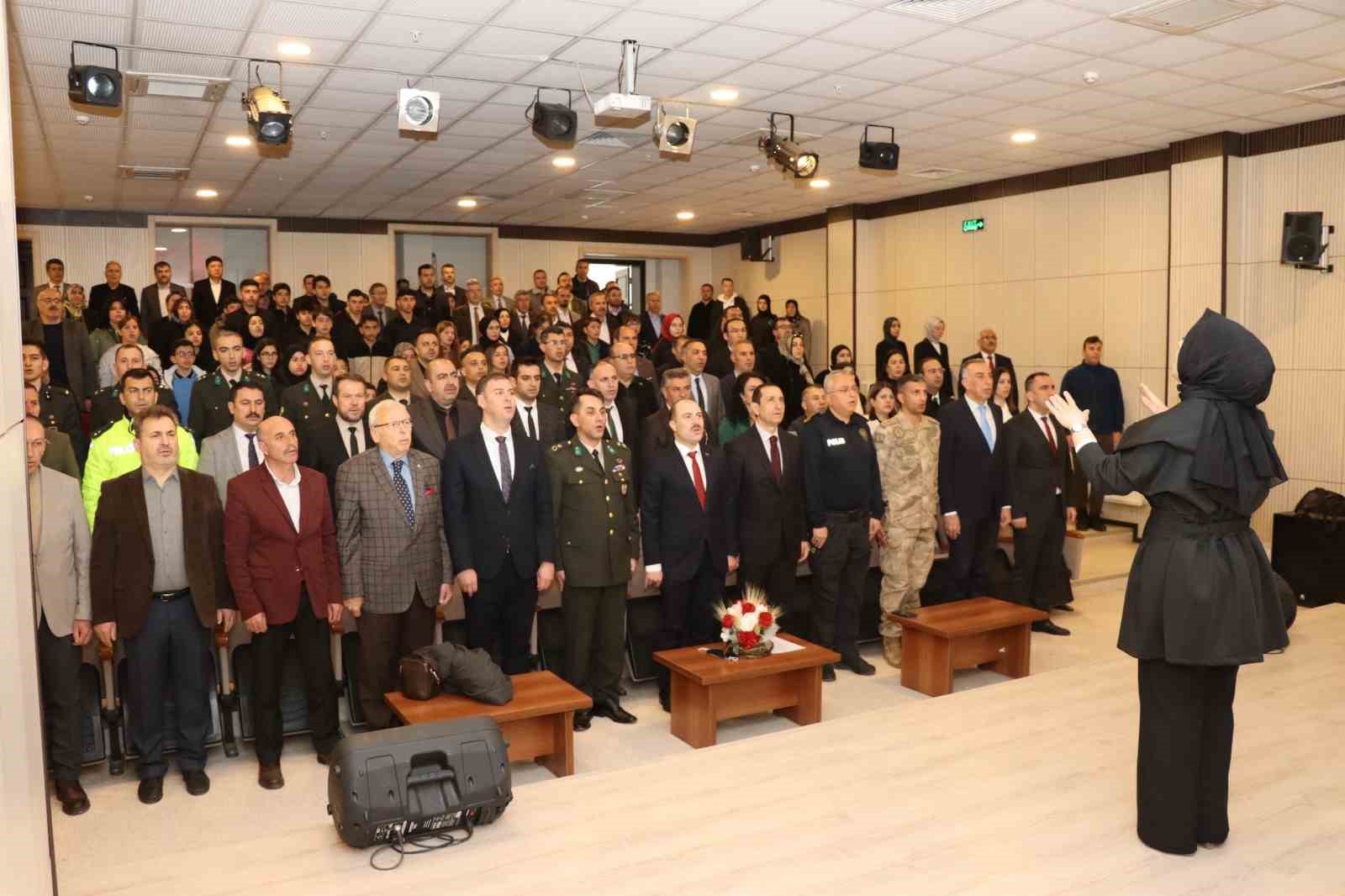 İstiklal Marşı&rsquo;nın kabul&uuml;n&uuml;n 104. yılı Oltu&rsquo;da coşkuyla kutlandı
