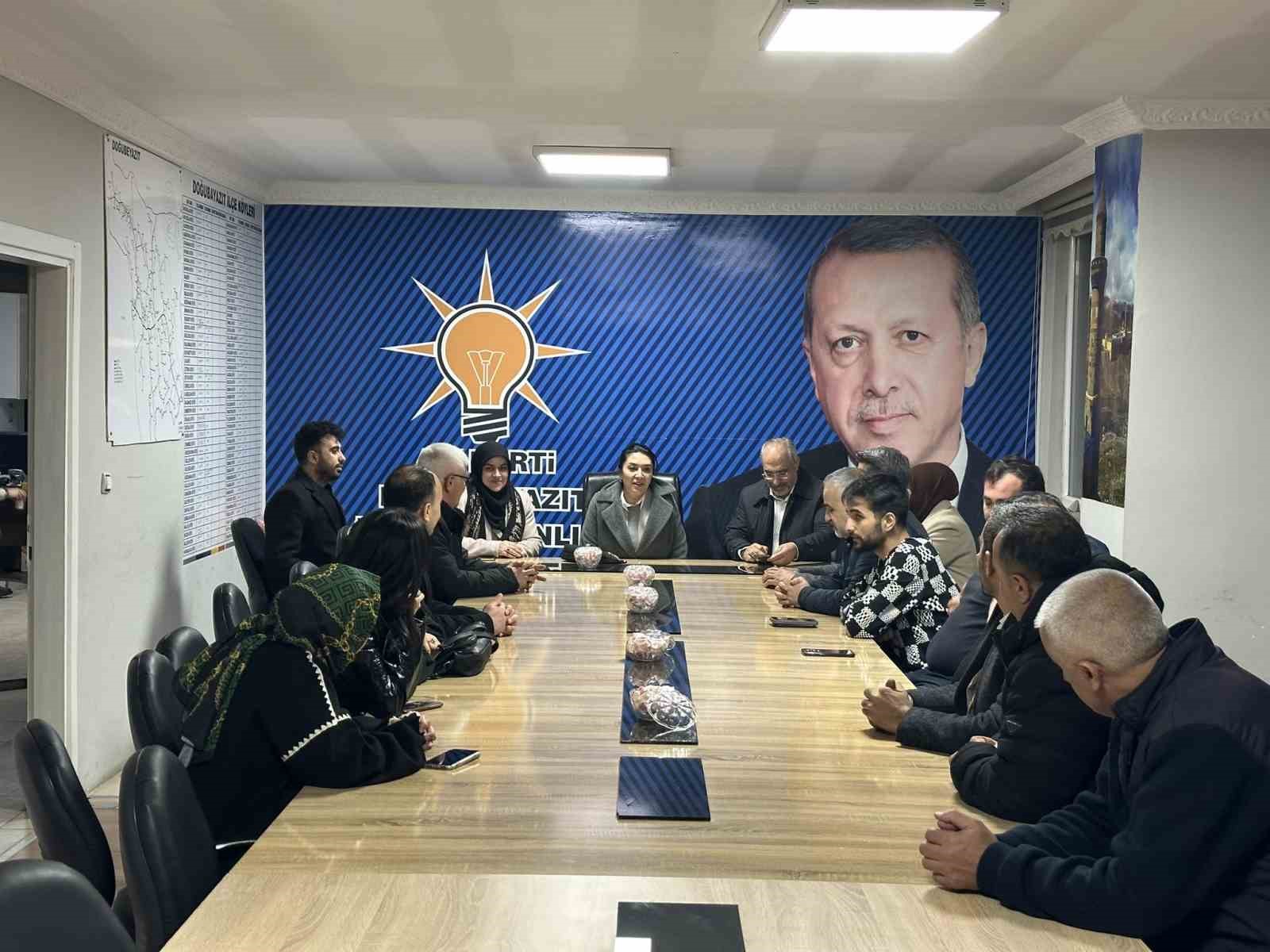 AK Parti Ağrı Milletvekili Ruken Kilerci, il&ccedil;elerde ziyaretlerde bulundu
