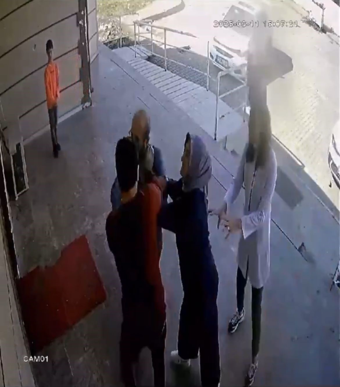 Doktora beyzbol sopasıyla saldırmak isteyen zanlı gözaltına alındı