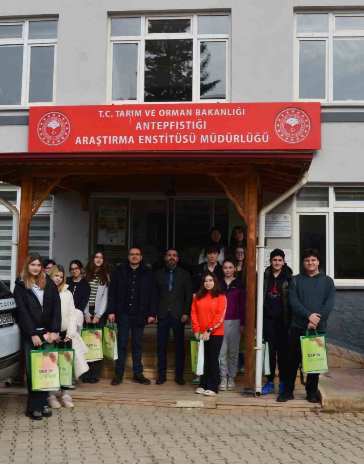GKV IB Cemil Alevli Koleji &ouml;ğrencileri Antep fıstığına el attı
