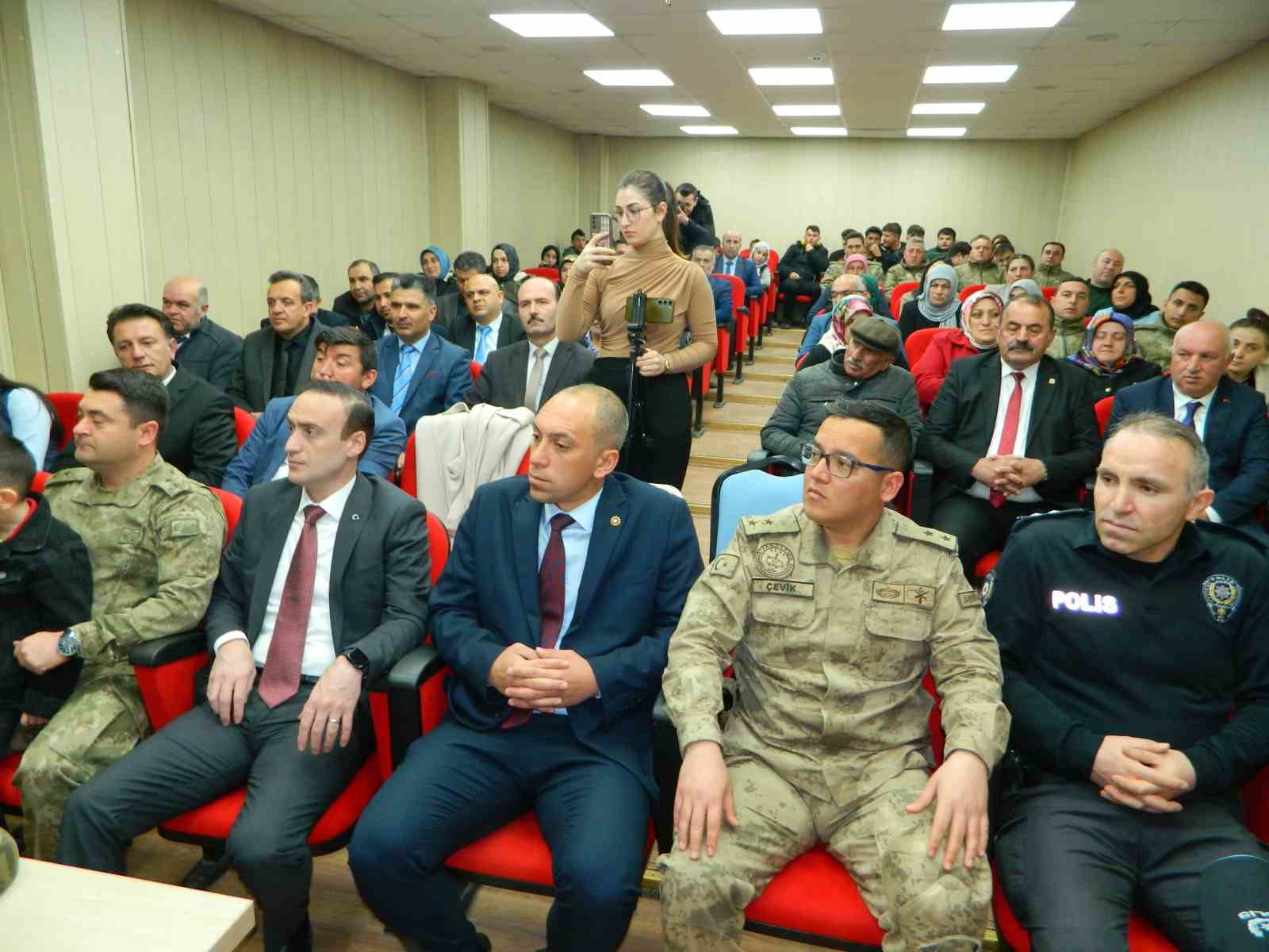 İstiklal Marşı&rsquo;nı tiyatro ile canlandırdılar
