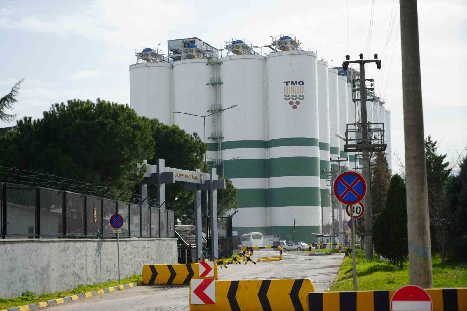 TMO’da çıkan yangın ekipleri harekete geçirdi