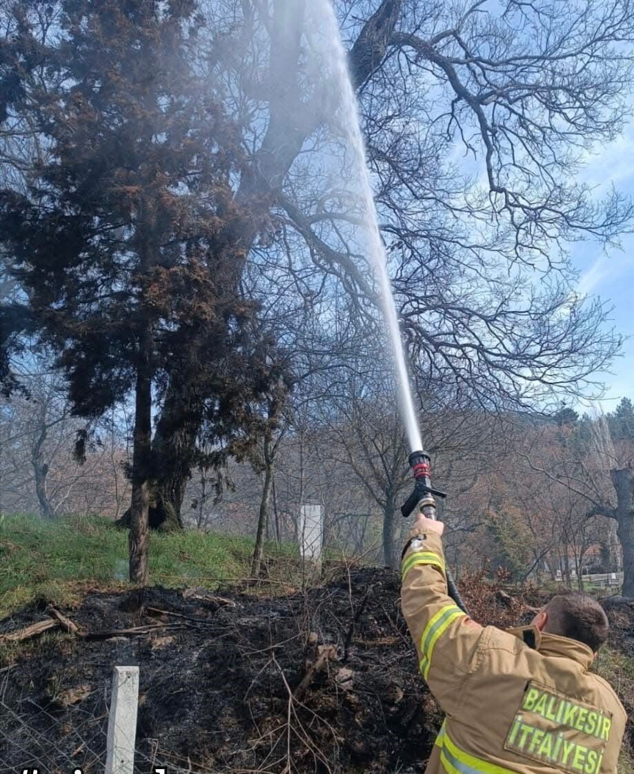 Kepsut’ta çıkan arazi yangını korkuttu