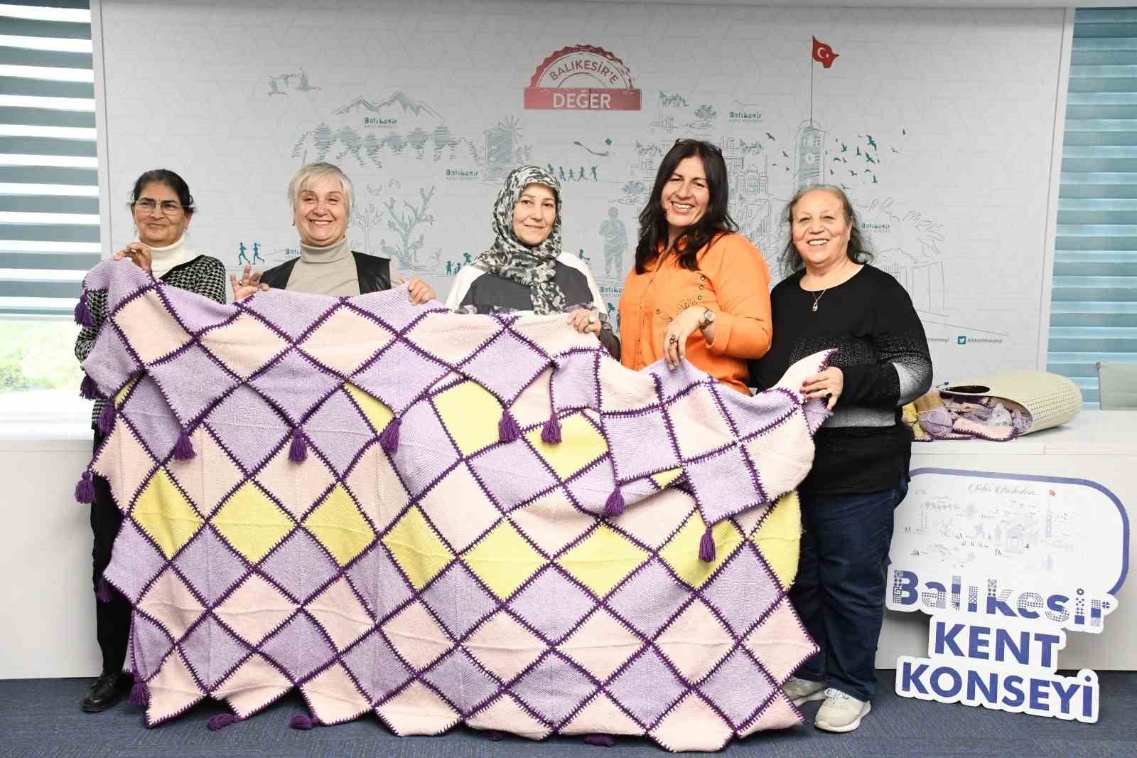 Balıkesirli kadınlar ilmek ilmek umudu işledi