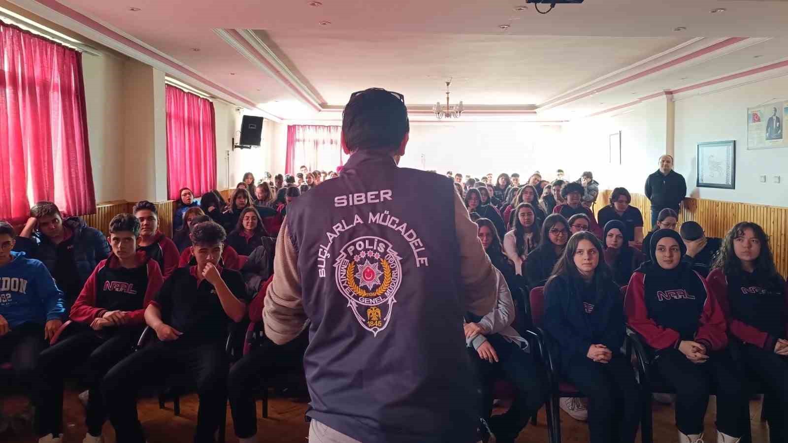 Niğde&rsquo;de &ouml;ğrencilere temel g&uuml;venlik eğitimi verildi
