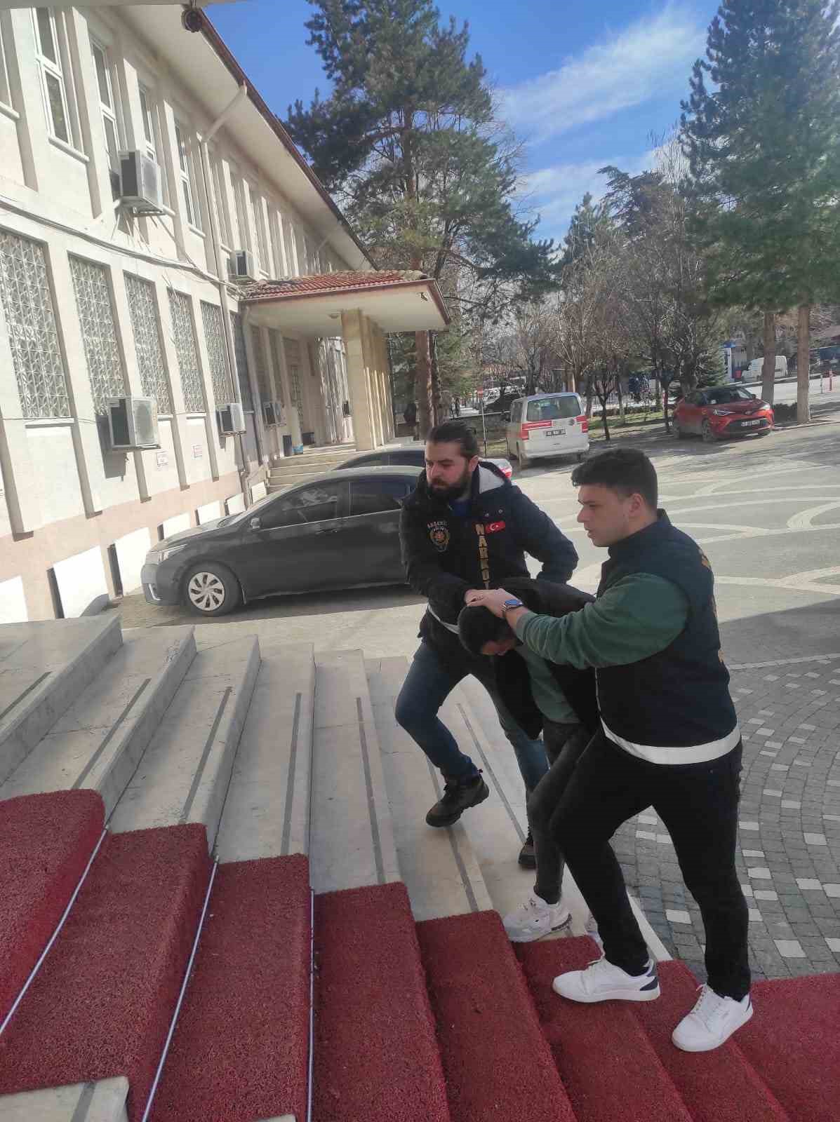 Konya&rsquo;da uyuşturucu operasyonu: 3 g&ouml;zaltı
