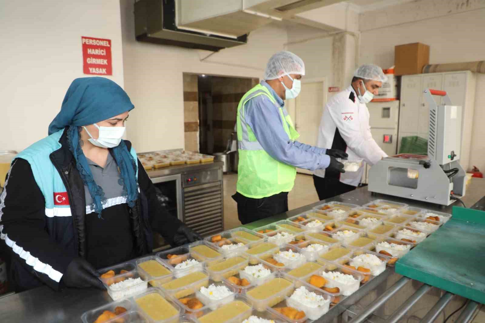 Nizip Belediyesi’nden Ramazan ayında gönüllere dokunan iyilik sofrası