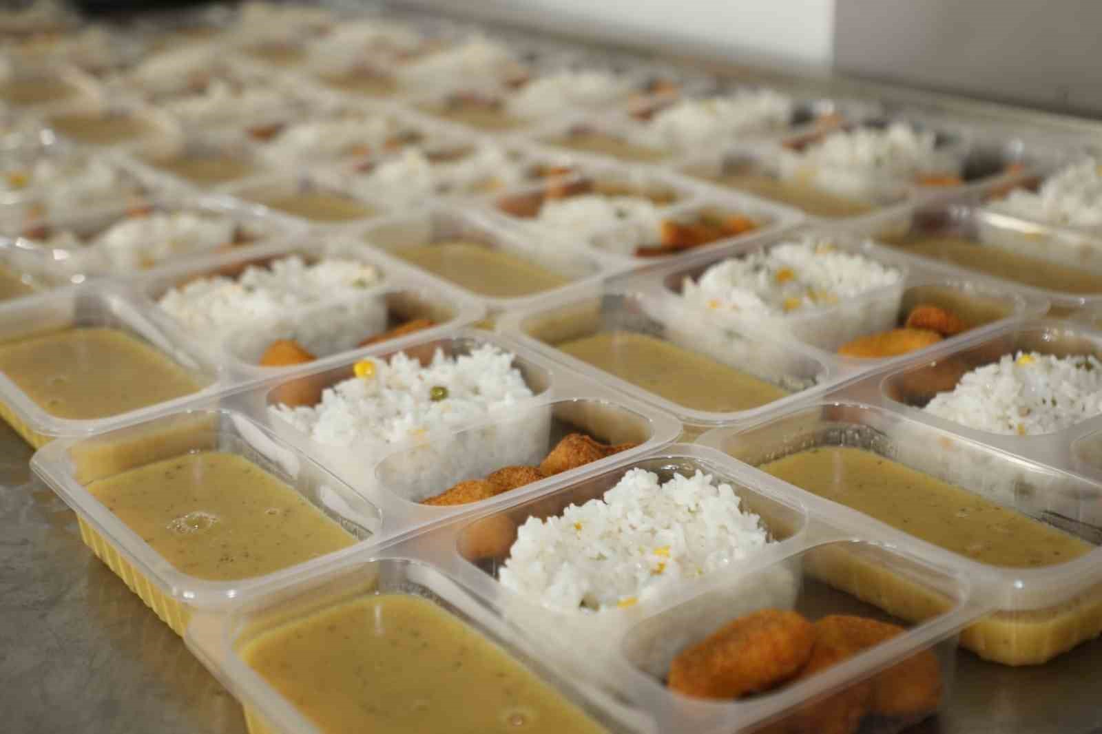 Nizip Belediyesi&rsquo;nden Ramazan ayında g&ouml;n&uuml;llere dokunan iyilik sofrası
