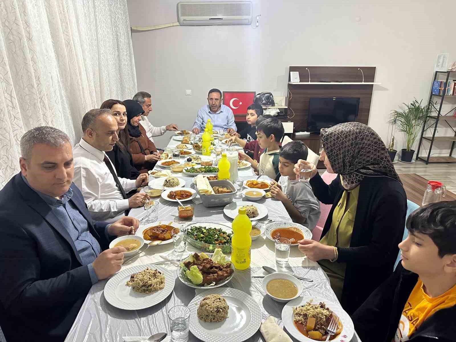 Şehit aileleri ile devlet korumasında bulunan çocuklar iftarda buluştu