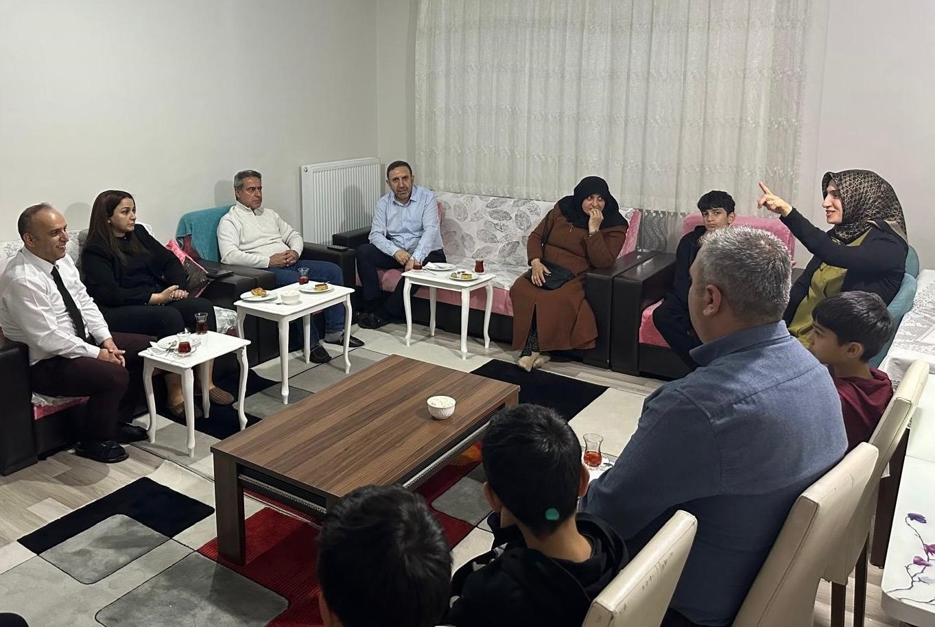 Şehit aileleri ile devlet korumasında bulunan &ccedil;ocuklar iftarda buluştu
