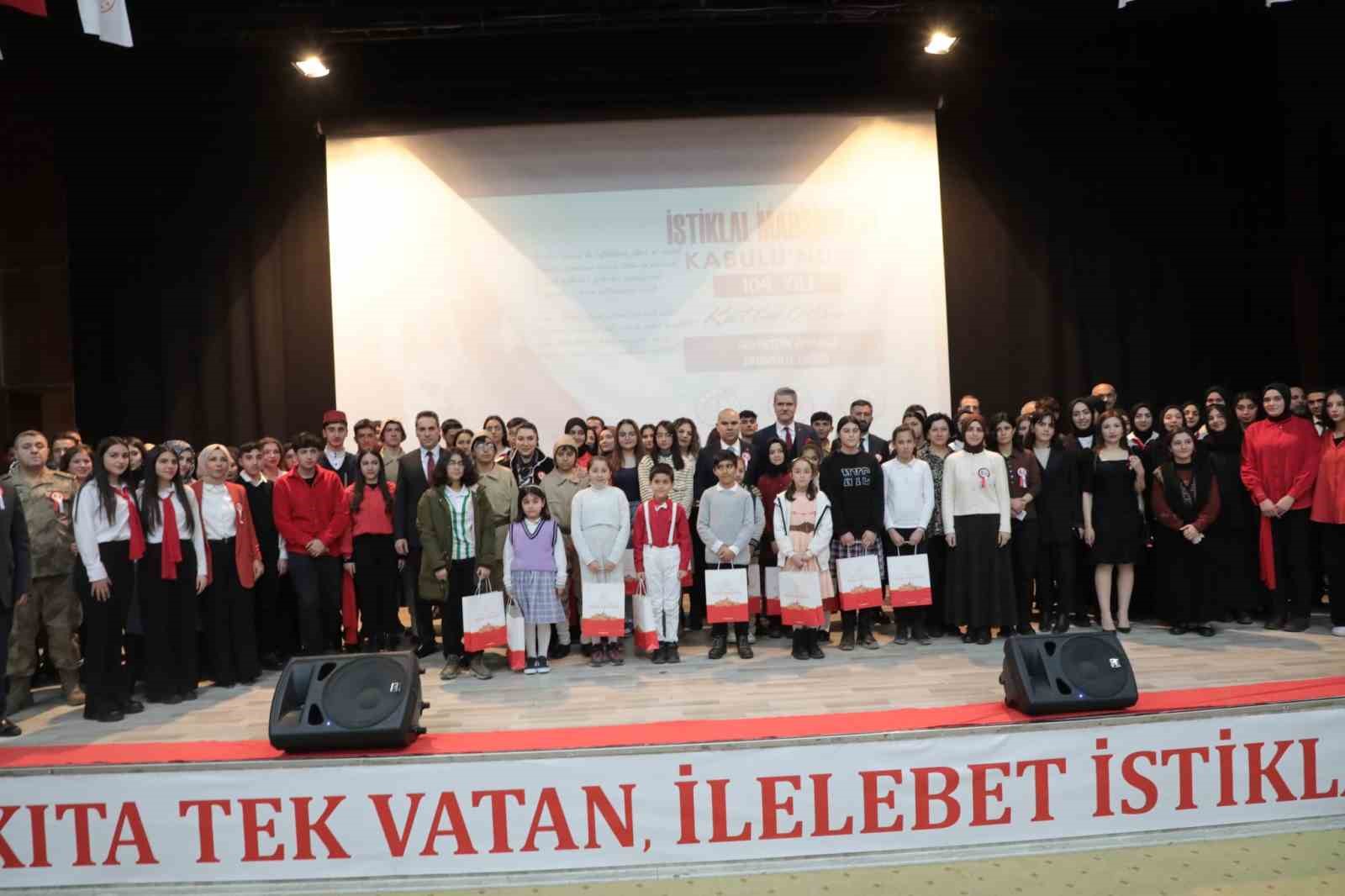 Ağrı&rsquo;da İstiklal Marşı&rsquo;nın Kabul&uuml; ve Mehmet Akif Ersoy&rsquo;u Anma g&uuml;n&uuml; etkinliği d&uuml;zenlendi
