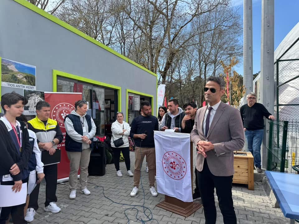 Çaycuma’da okul sporları tenis yıldızlar grup maçları heyecanı