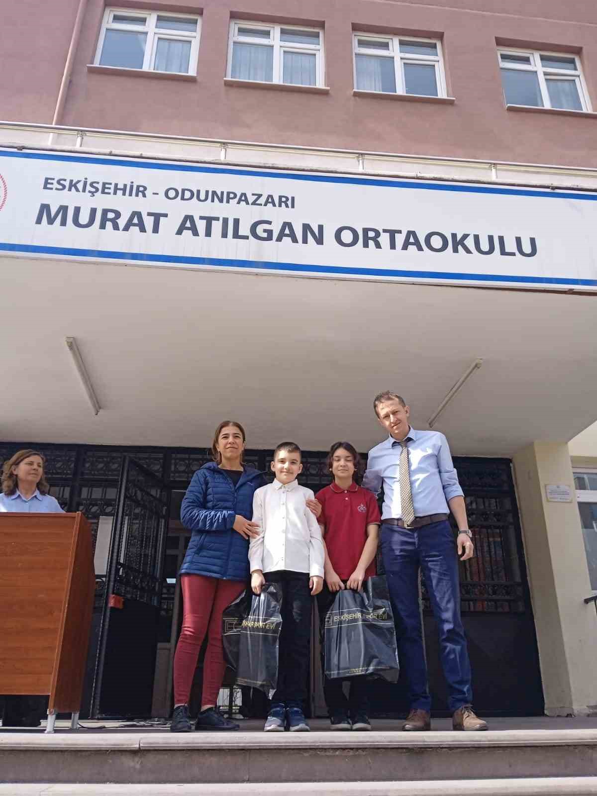 &Ouml;ğrenciler İstiklal Marşı&rsquo;nı işaret diliyle okudu
