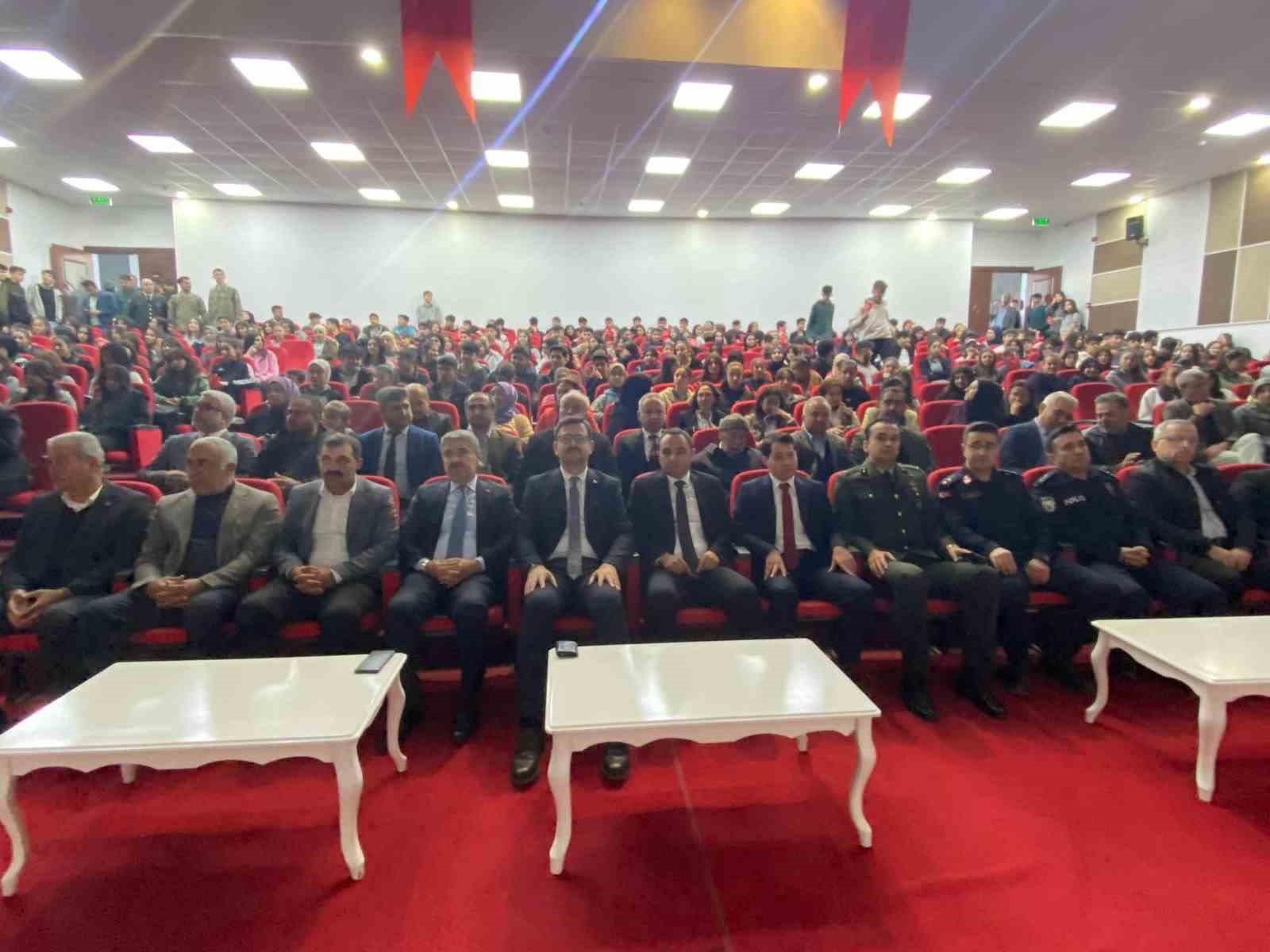 Besni&rsquo;de İstiklal Marşı&rsquo;nın Kabul&uuml;&rsquo;n&uuml;n 104. yılı kutlandı
