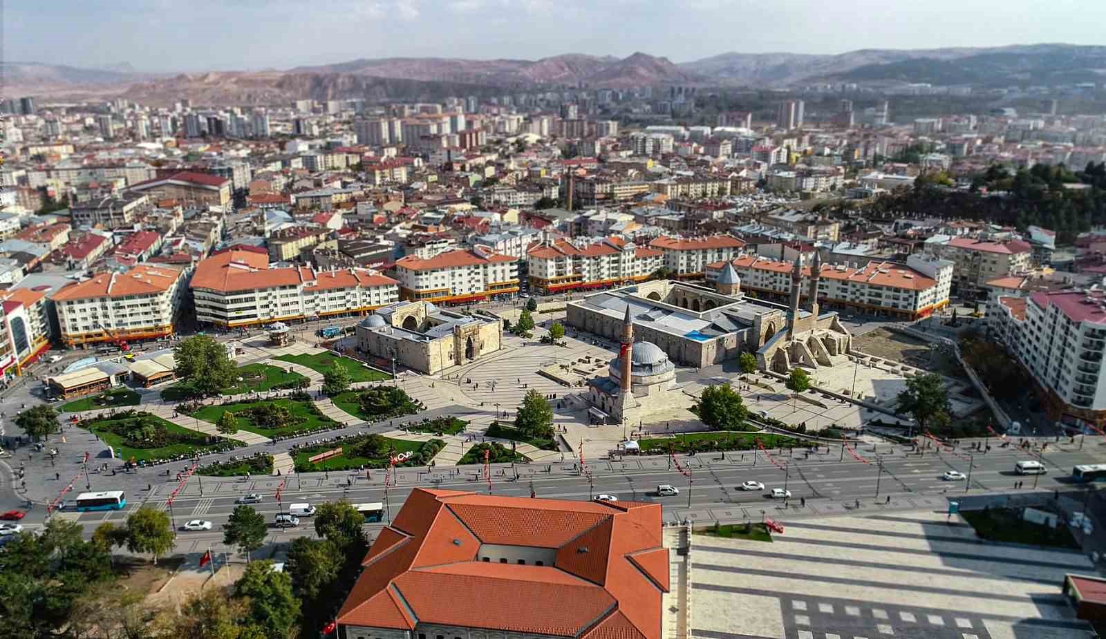 Herkes memleketinde yaşasaydı Sivas en kalabalık 7. il olacaktı