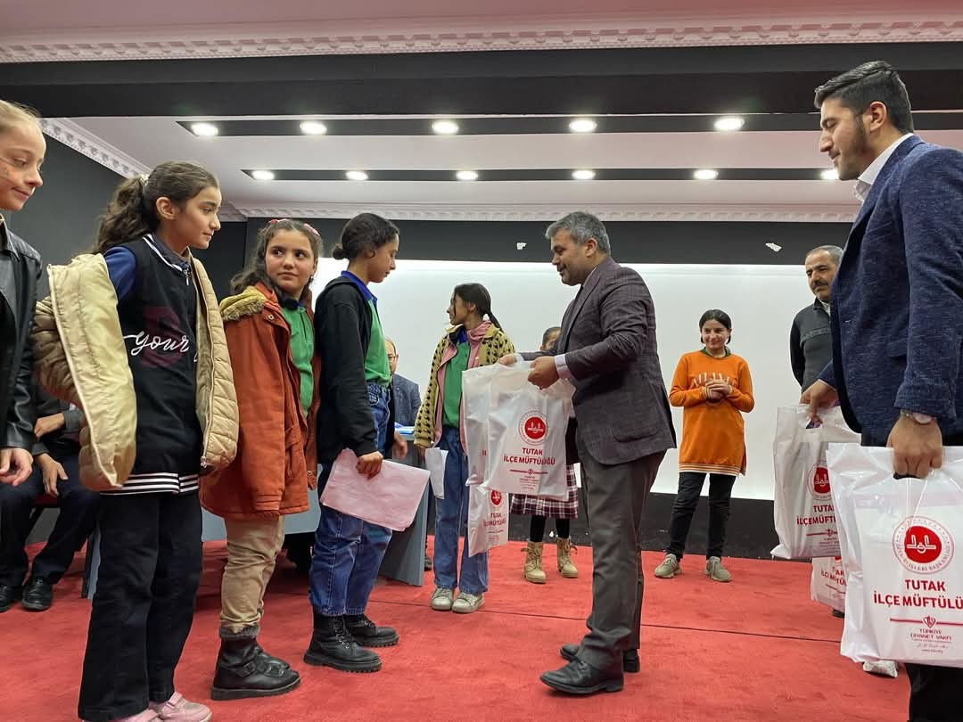 Tutak’ta şiir okuma yarışması