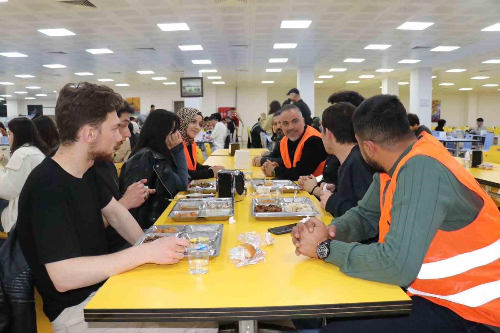 MAGİNDER, &uuml;niversite &ouml;ğrencileri ve hasta yakınlarıyla iftarda buluştu
