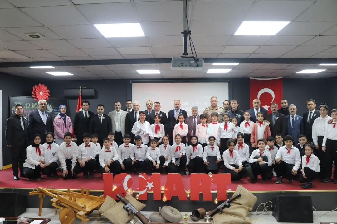 Tutak&rsquo;ta  İstiklal Marşı&rsquo;nın kabul&uuml;n&uuml;n 104. yıl d&ouml;n&uuml;m&uuml; kutlandı
