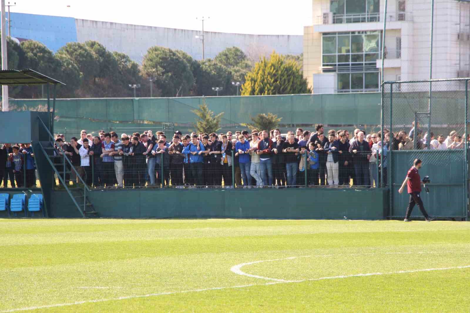 Fatih Tekke’li Trabzonspor’dan taraftara açık antrenman