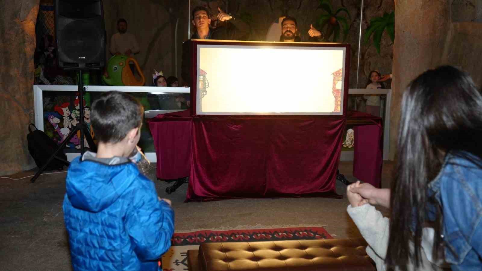 Karagöz-Hacivat’ın dünyası çocuklarla buluşuyor