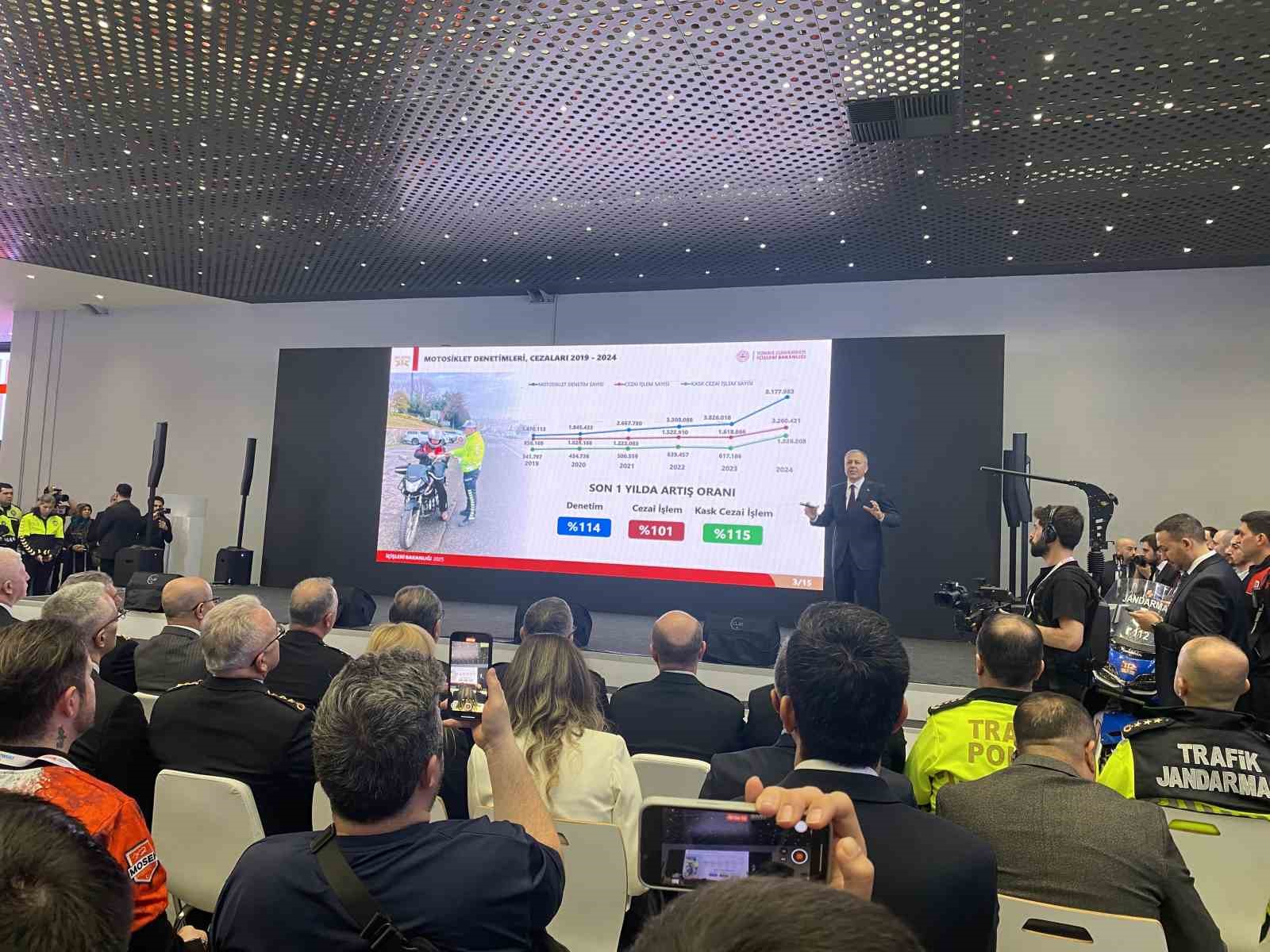 İçişleri Bakanı Ali Yerlikaya motosiklet kazalarının önlenmesine yönelik yeni düzenlemeleri açıkladı