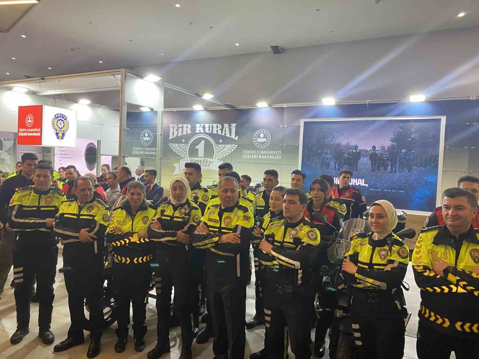 İ&ccedil;işleri Bakanı Ali Yerlikaya motosiklet kazalarının &ouml;nlenmesine y&ouml;nelik yeni d&uuml;zenlemeleri a&ccedil;ıkladı
