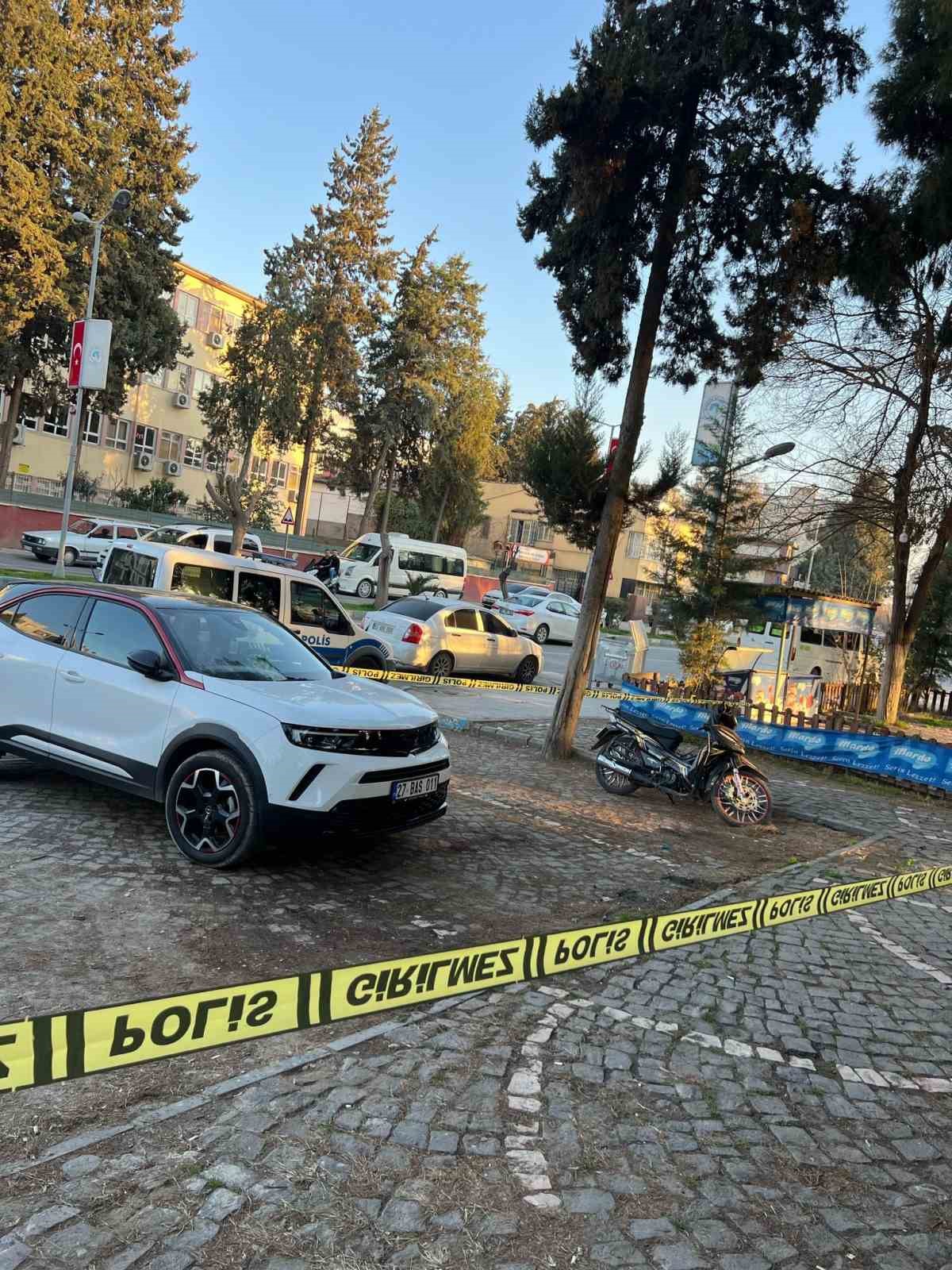 Park halindeki otomobile silahlı saldırı
