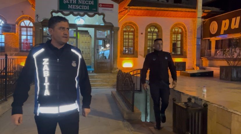 Dilencilerin para saklama yöntemi pes dedirtti