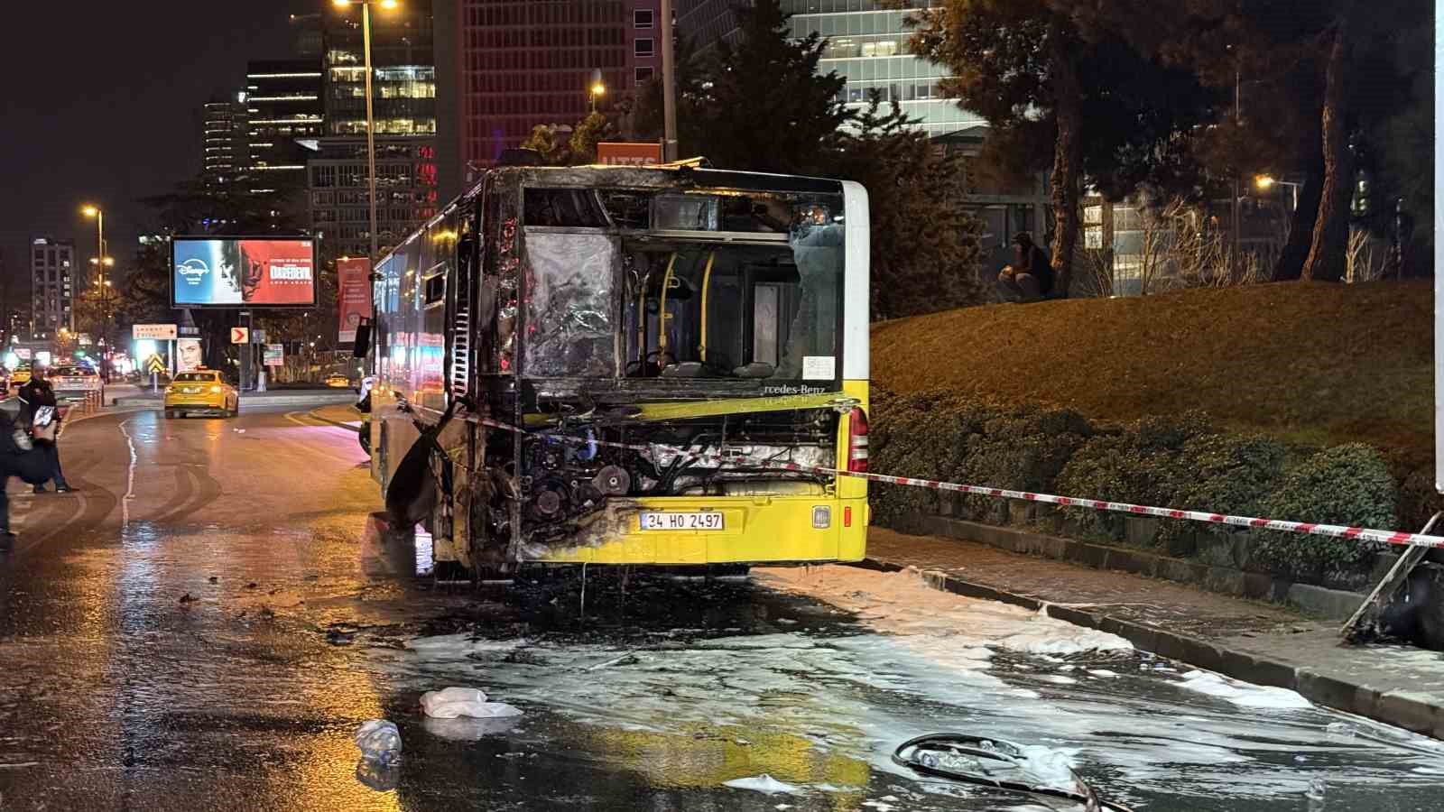 Şişli’de İETT otobüsü alev alev yandı