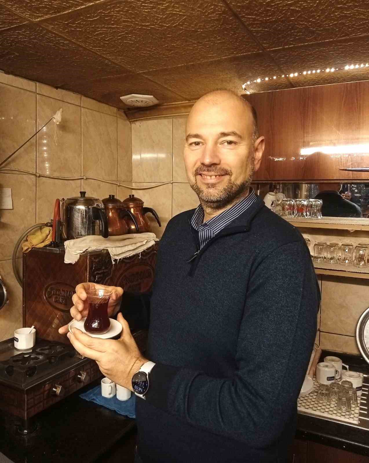 &Ccedil;ayın karbon ayak izini Adana&rsquo;da aradı, Rizeli &ccedil;ay &uuml;reticilerini kızdırdı
