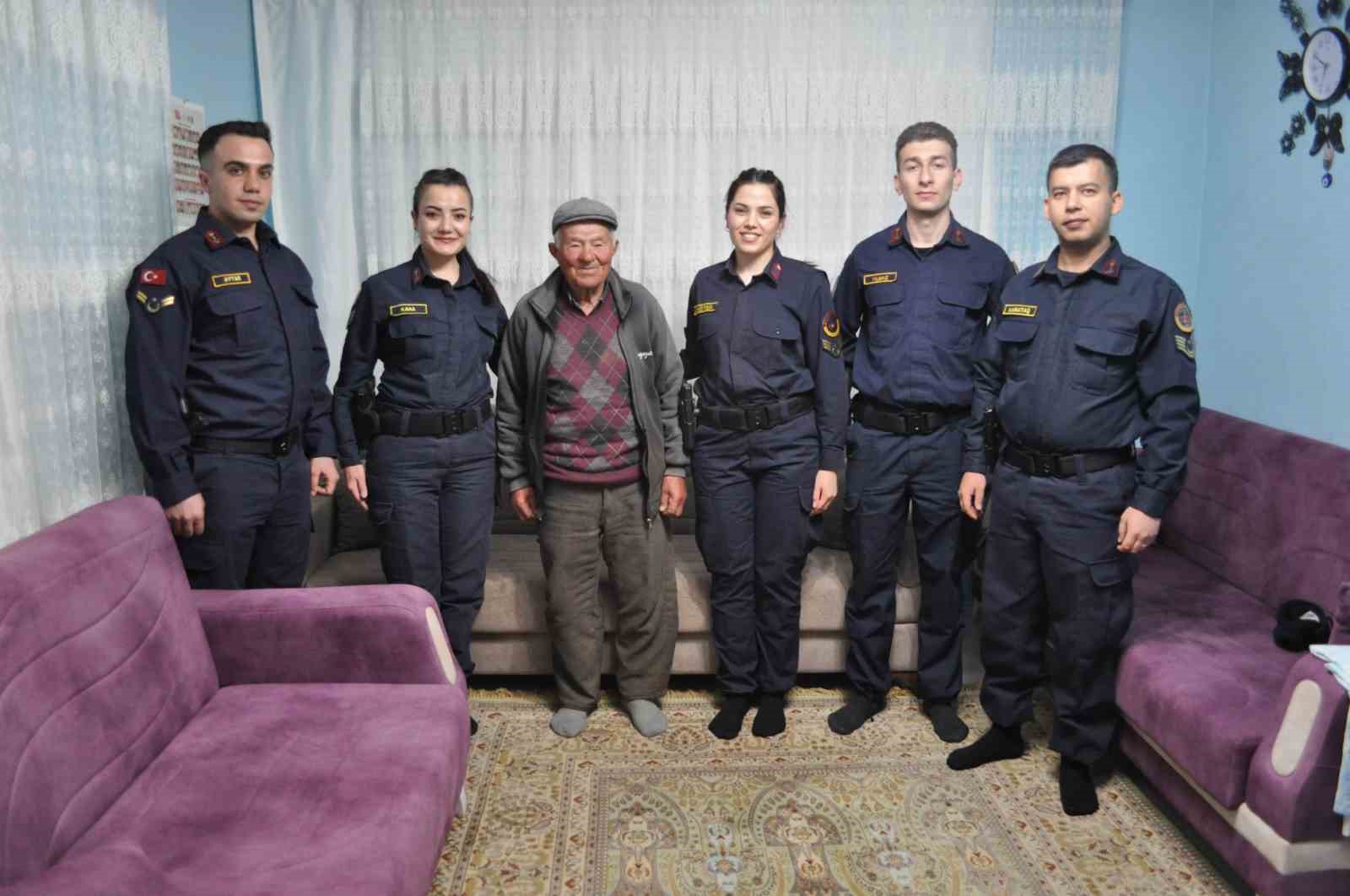 Jandarmadan gaziye s&uuml;rpriz iftar

