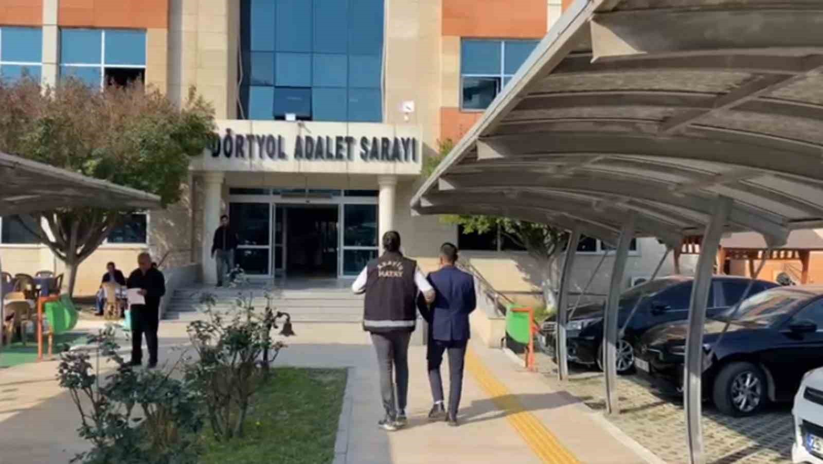 Hatay’da hapis cezasıyla aranan 2 kişi tutuklandı