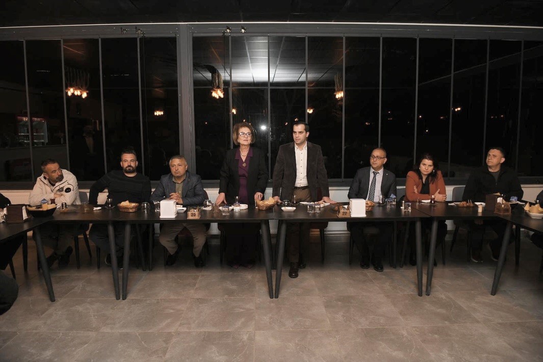 Başkan Çelik orucunu muhtarlarla birlikte açtı