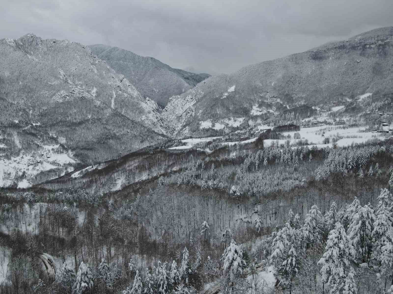 Kastamonu&rsquo;da muhteşem kar manzarası
