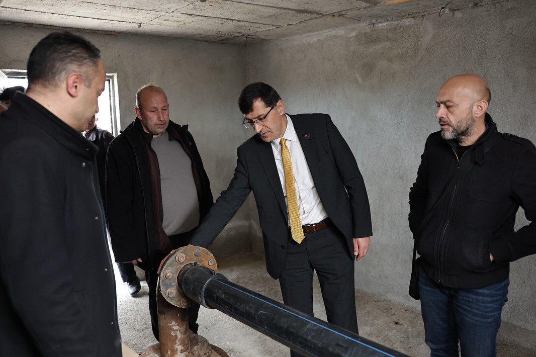 Başkan Eyüp Kahveci, Geven Mahallesi’ndeki sıcak su sondaj tesisini inceledi