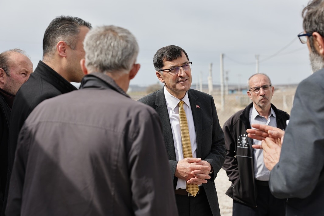 Başkan Eyüp Kahveci, Geven Mahallesi’ndeki sıcak su sondaj tesisini inceledi