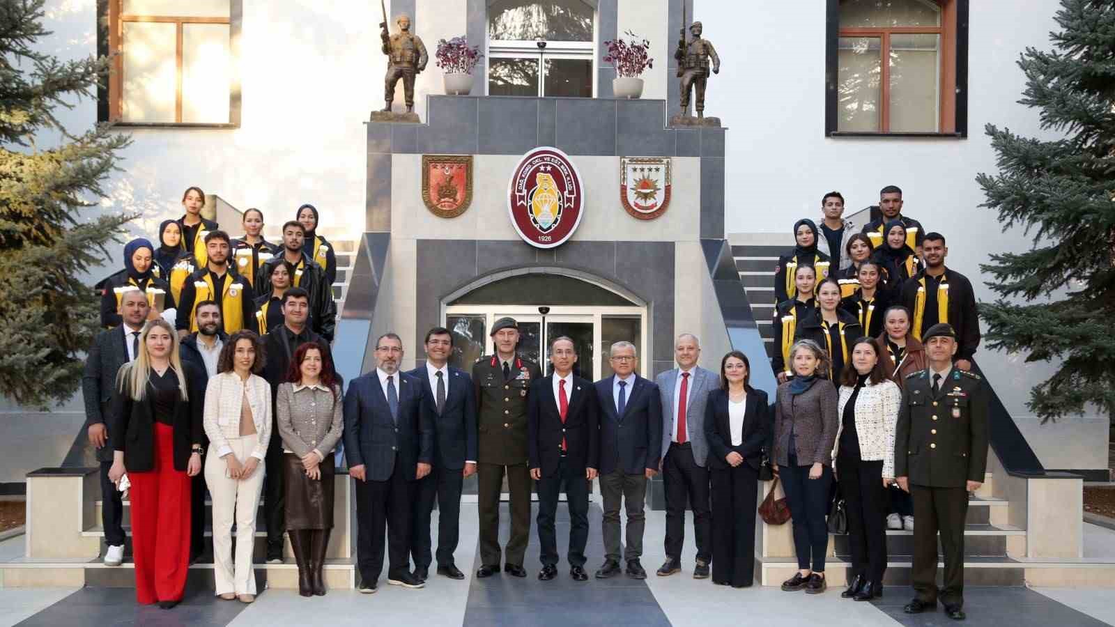 Isparta&rsquo;da askeri yaralanmalara karşı sim&uuml;lasyonlu eğitim d&ouml;nemi başladı
