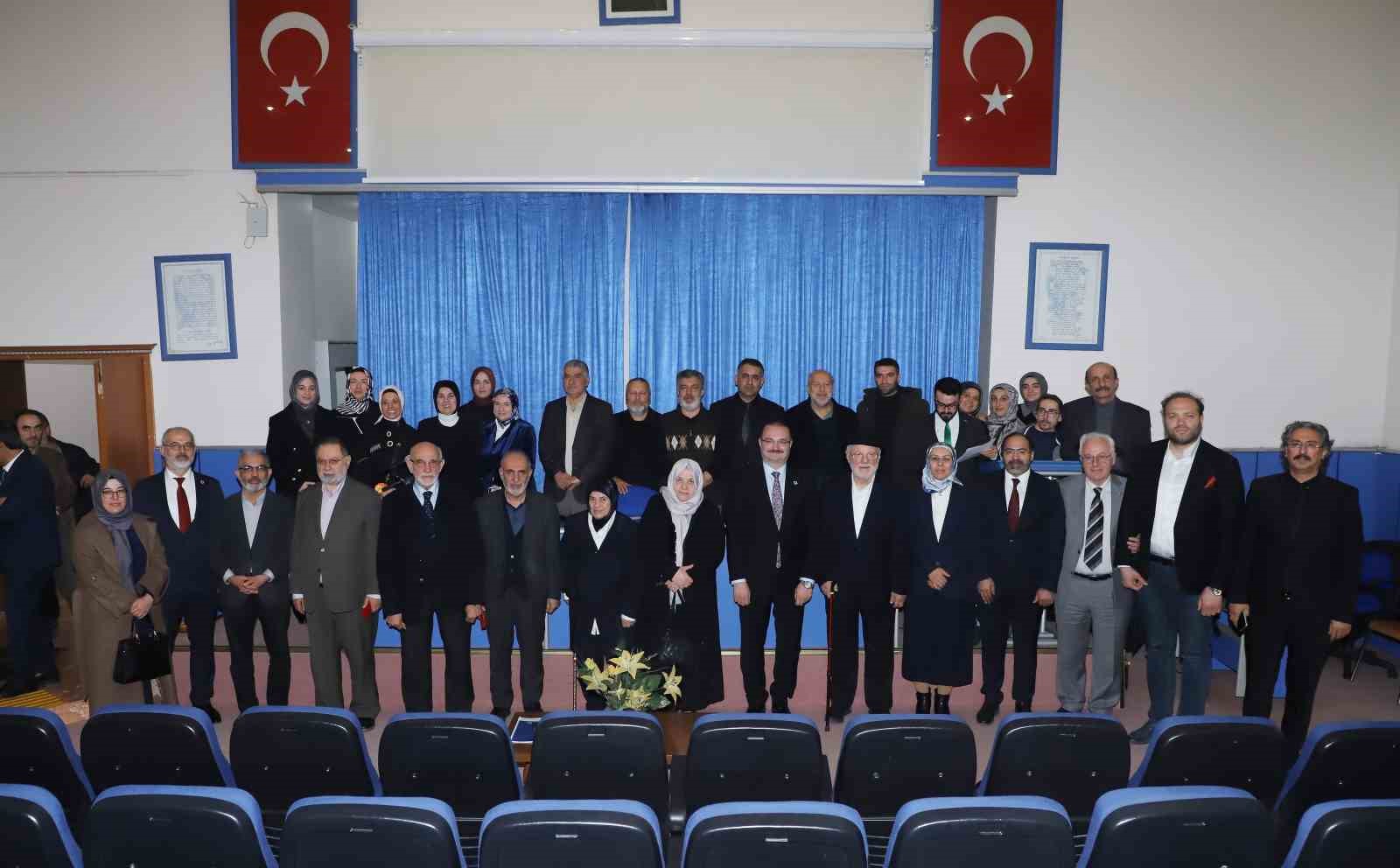 İlahiyat Fak&uuml;ltesinin 54. kuruluş yıl d&ouml;n&uuml;m&uuml;, d&uuml;zenlenen panel ile kutlandı
